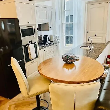 Whitehall, Thomas Turnbull Flat 3 Beautiful In Georgian House